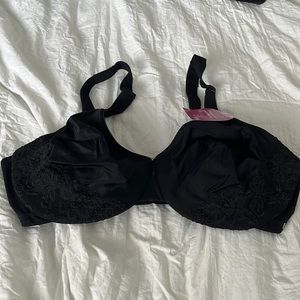 NWT Olga Gentle Lift underwire soft cups. Black 36DD and 38D